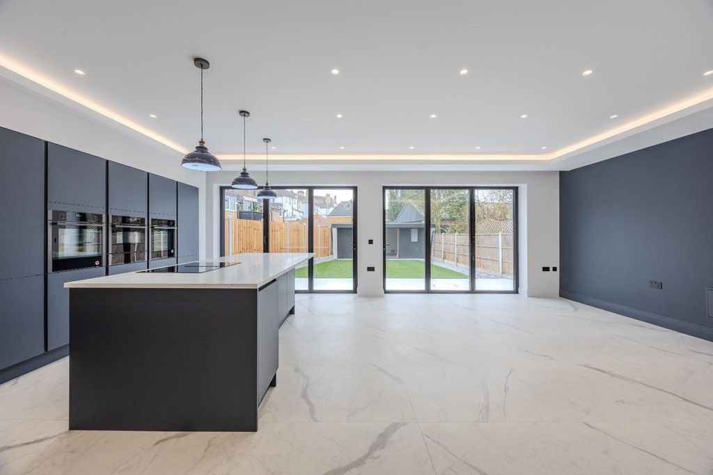 Property photo 2 of 43 Kitchen / Diner