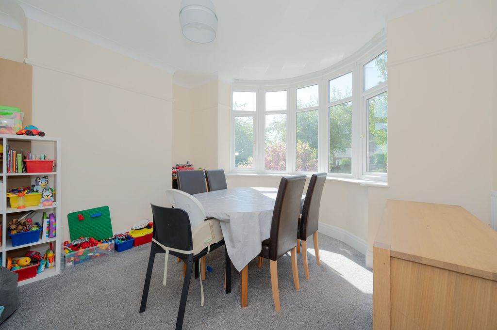 Property photo 3 of 21