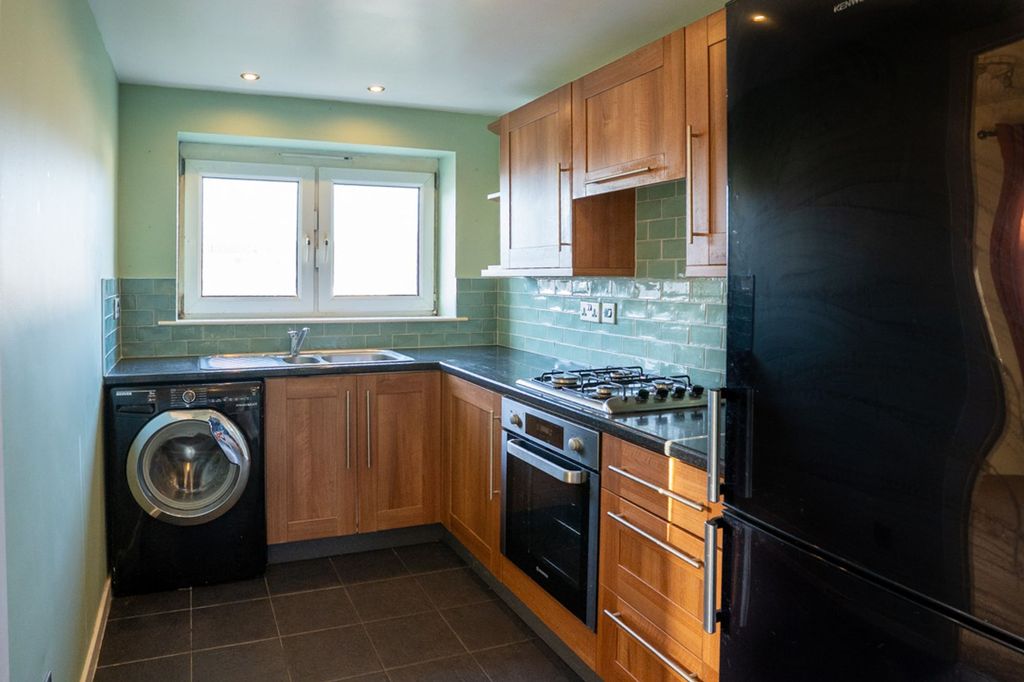 Property photo 3 of 32