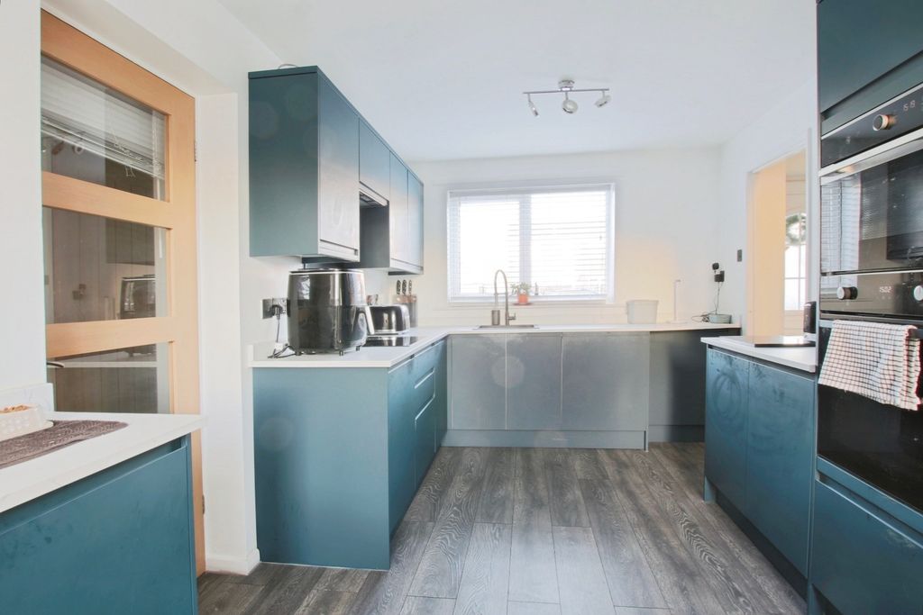 Property photo 3 of 14 4690213