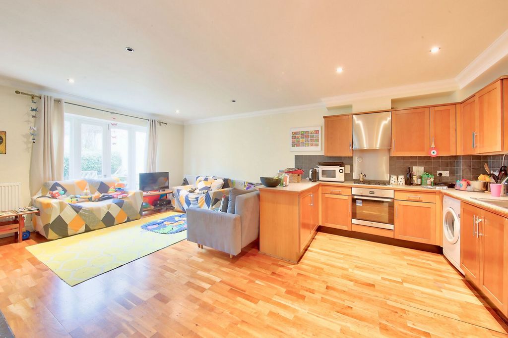 Property photo 1 of 11 Photo 7