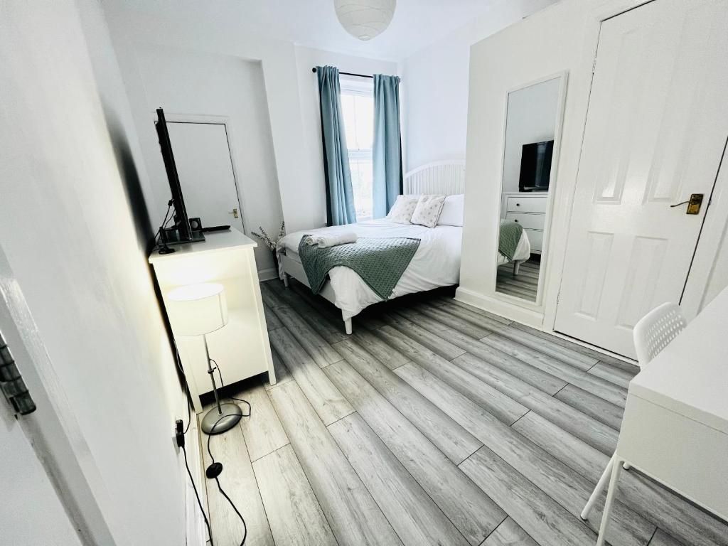 Property photo 1 of 4 Studio To Rent With All Bills Included