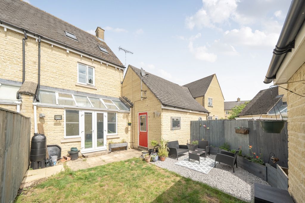 Property photo 2 of 19 1457237-12-69Fb31Bb0F787