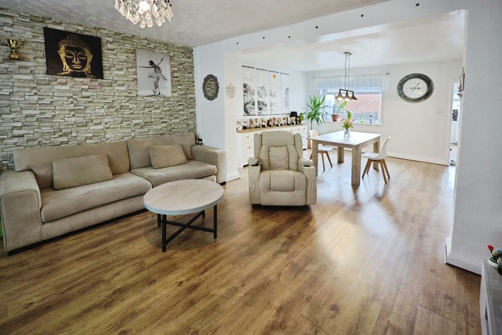 Property photo 3 of 13 Pbox-Img.Jpg