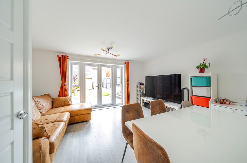 Property photo 2 of 19 1478081-11-6A2Fd2...