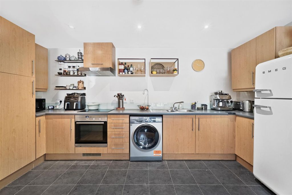 Property photo 3 of 6 Kitchen
