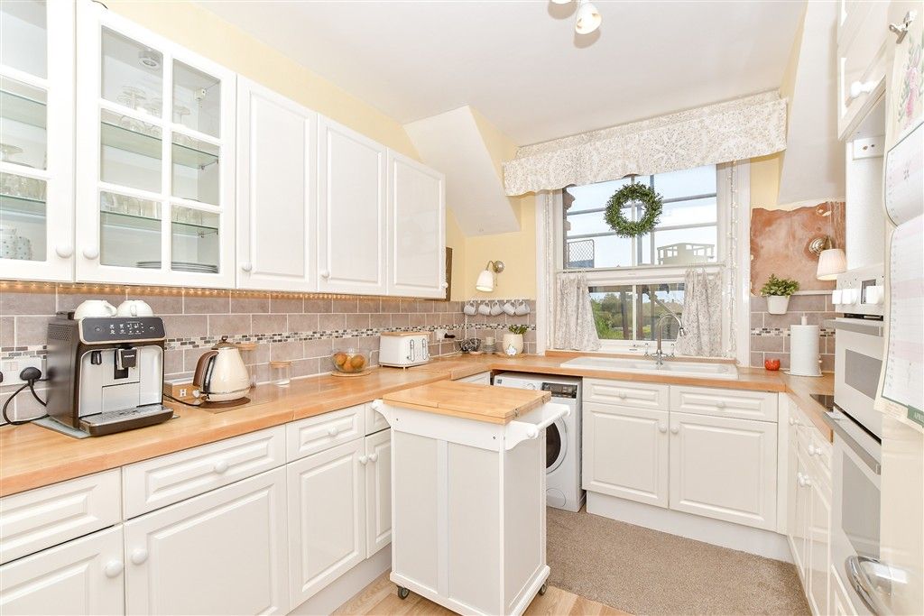 Property photo 3 of 12 Kitchen