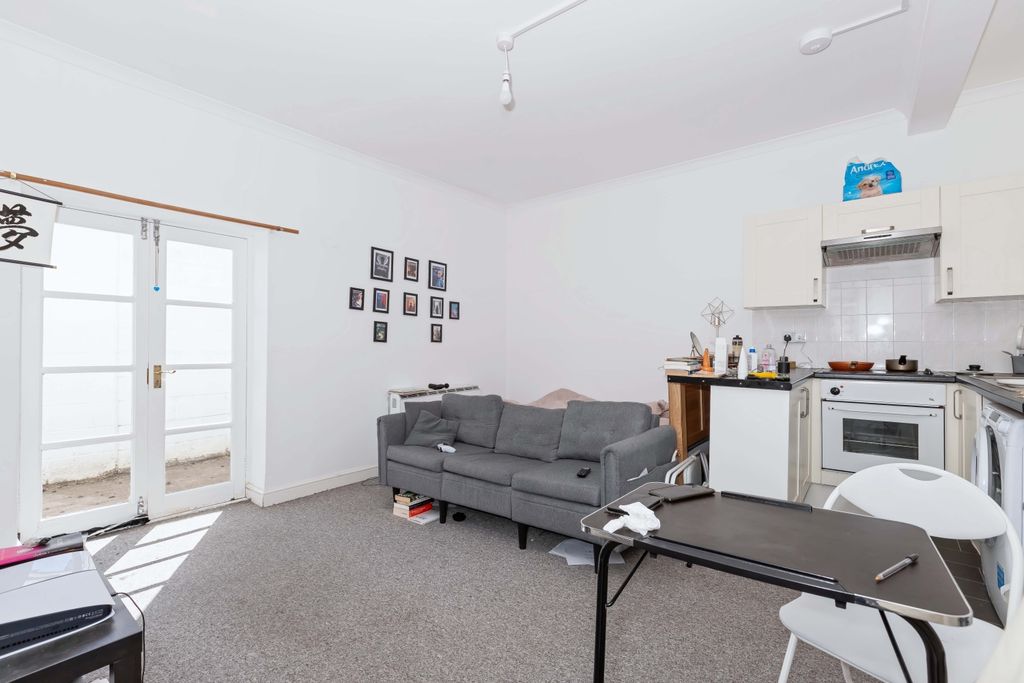 Property photo 2 of 9 Byron St_3__5