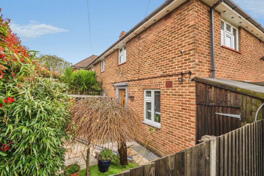 Property photo 2 of 20