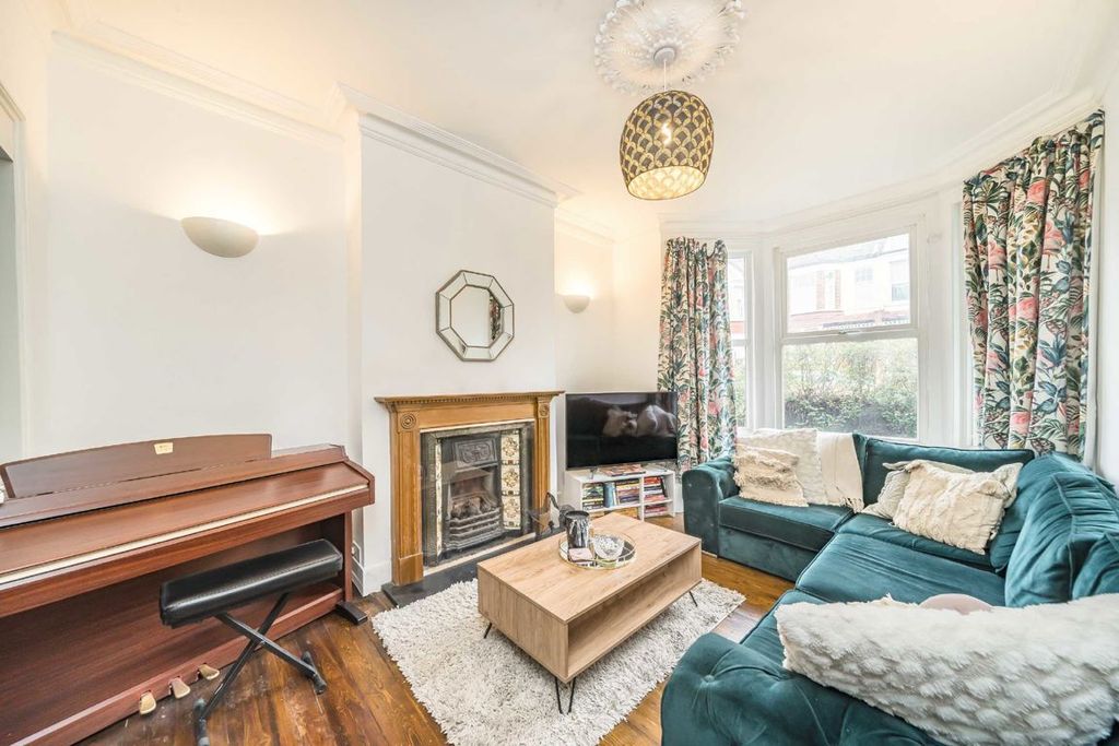 Property photo 2 of 11