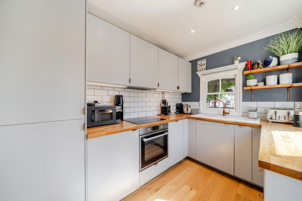 Property photo 2 of 19 1508011-18-1A0390...