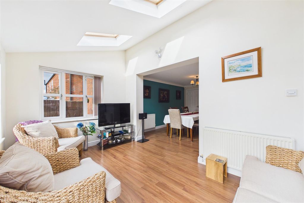 Property photo 3 of 31 Garden Room