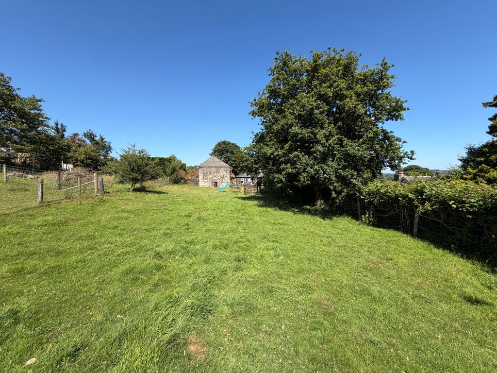 Property photo 3 of 11 3