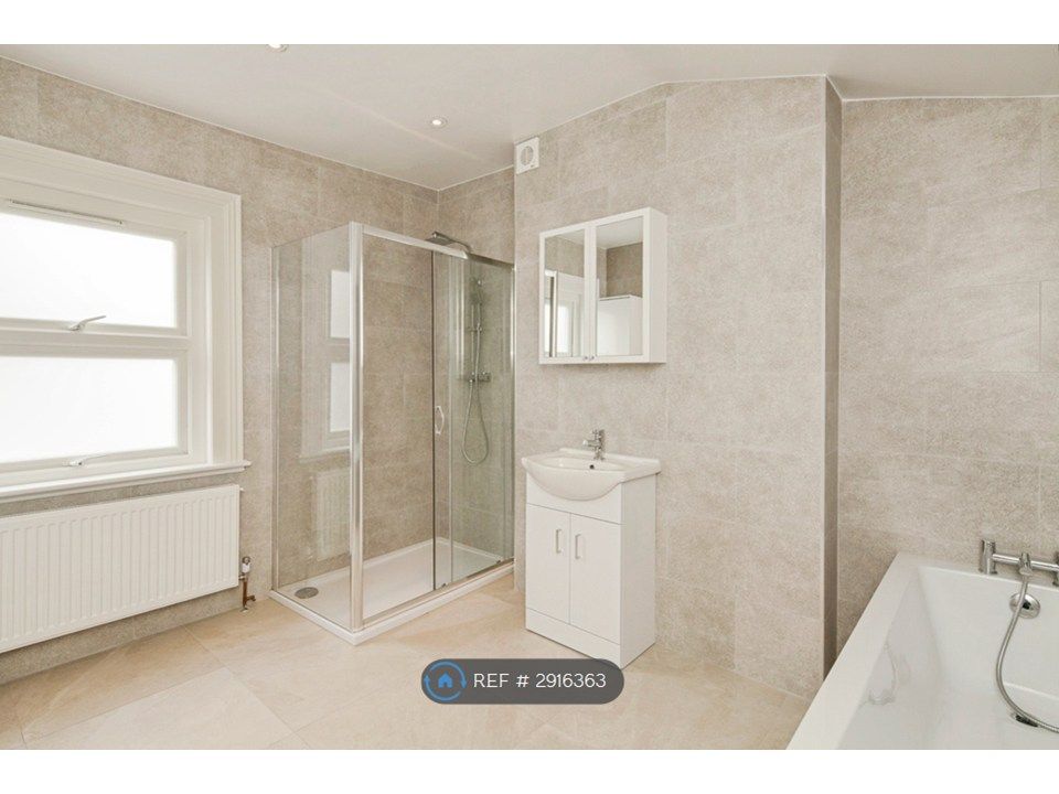 Property photo 1 of 18 Bathroom