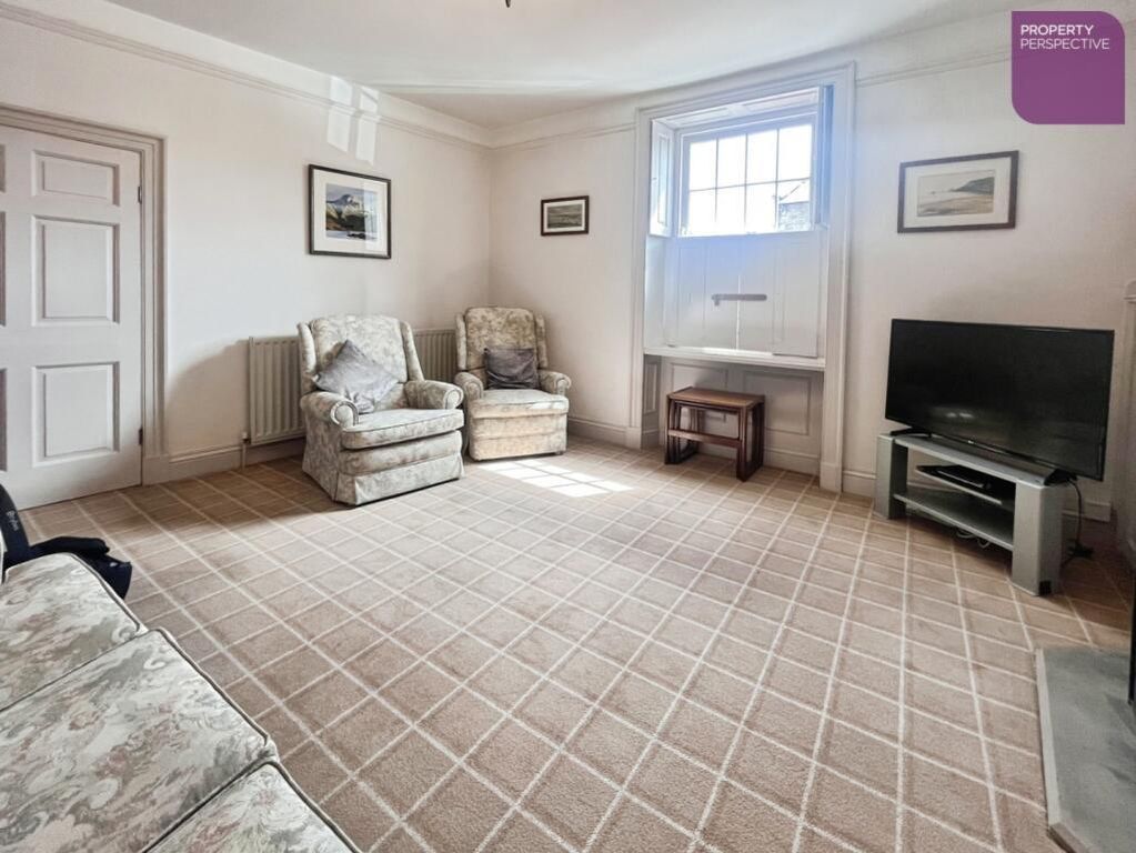 Property photo 3 of 13 Lounge