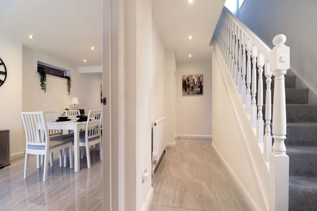 Property photo 3 of 26