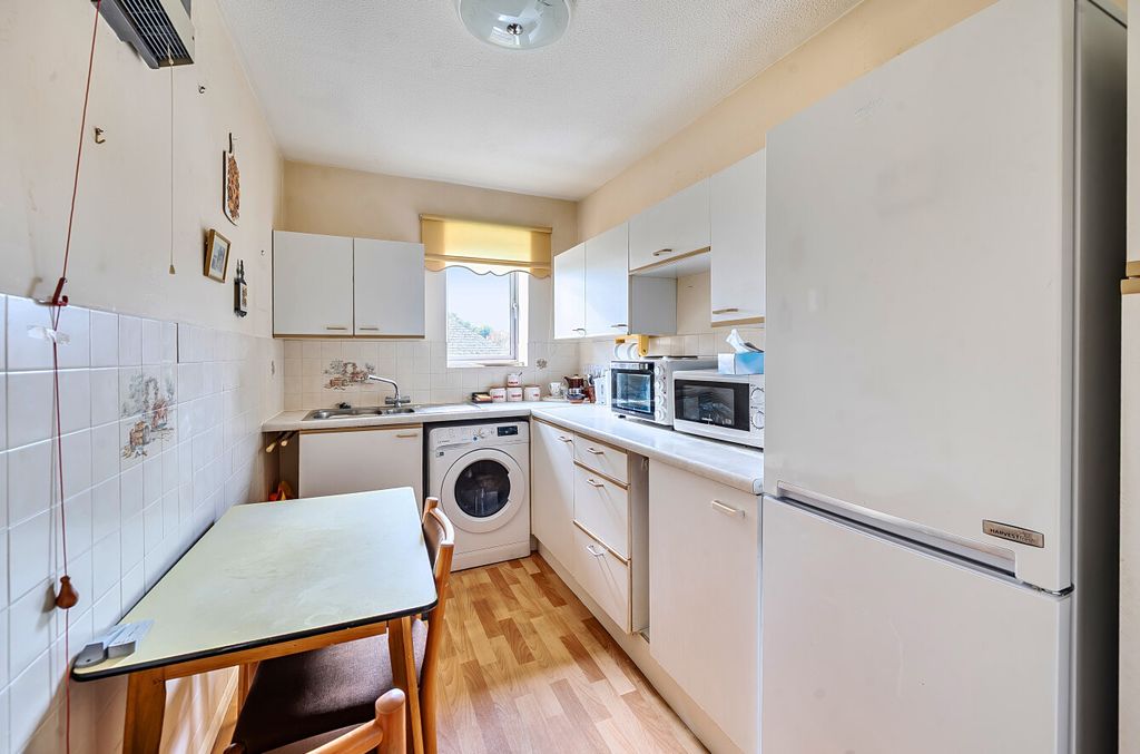 Property photo 3 of 17 Kitchen