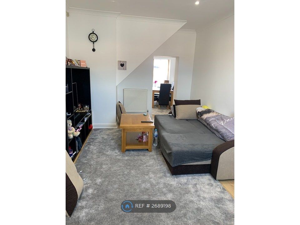 Property photo 3 of 16 Lounge