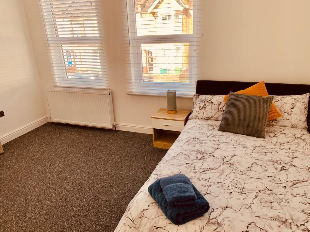 Property photo 1 of 10 Bedroom