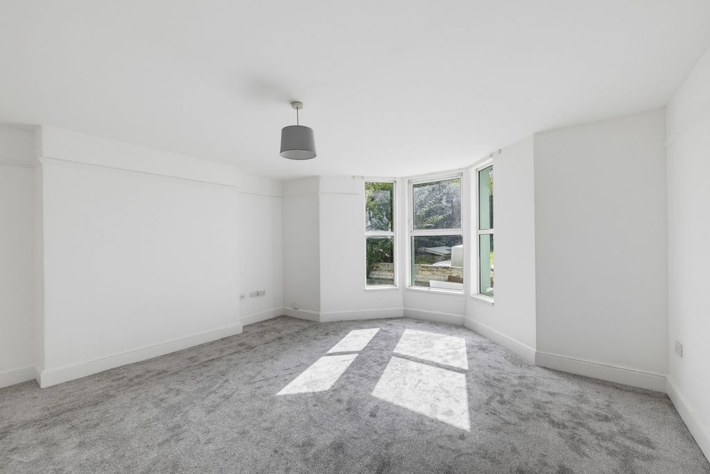Property photo 2 of 8 0006