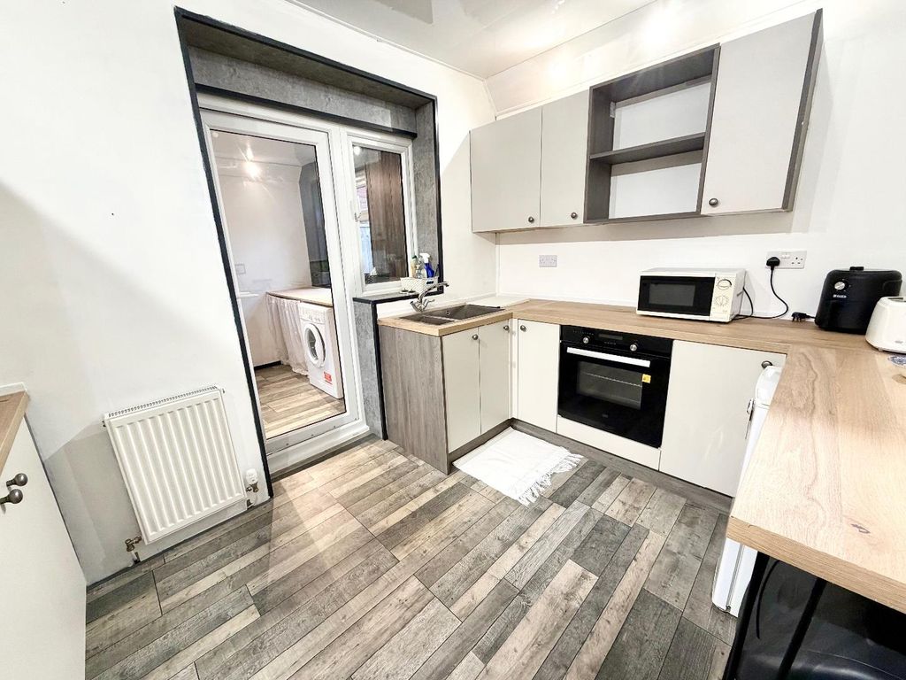 Property photo 3 of 12 Kitchen