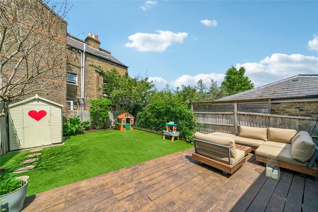 Property photo 3 of 13 Garden