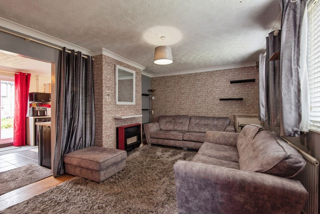 Property photo 3 of 22 Lounge