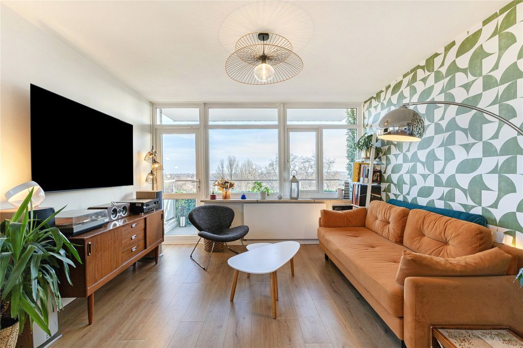 Property photo 2 of 19 Picture No. 03