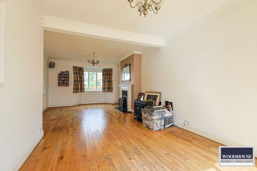 Property photo 3 of 23