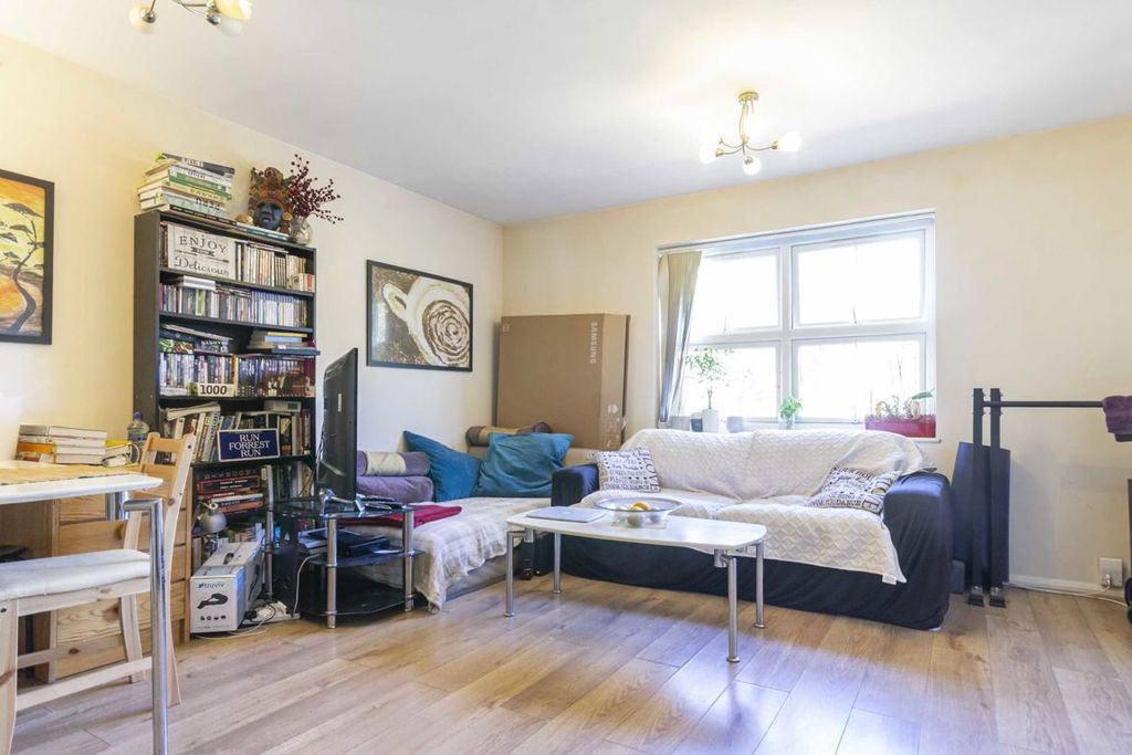 Property photo 2 of 6