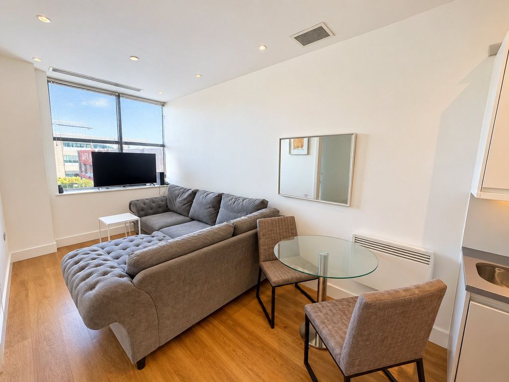 Property photo 2 of 6 Lounge