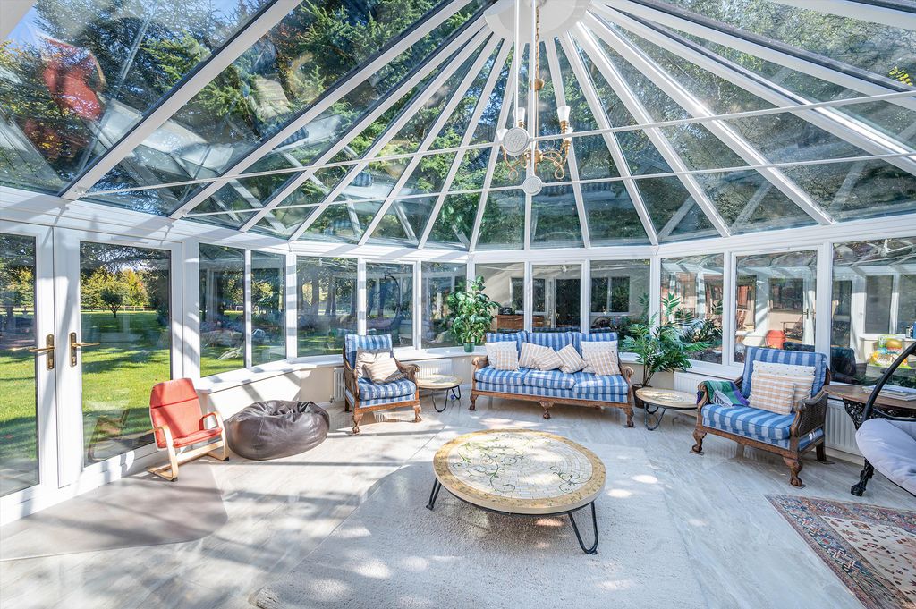 Property photo 3 of 21 Image