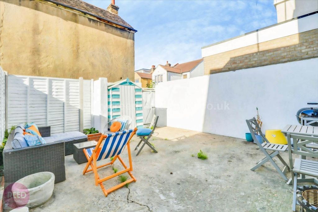 Property photo 3 of 5