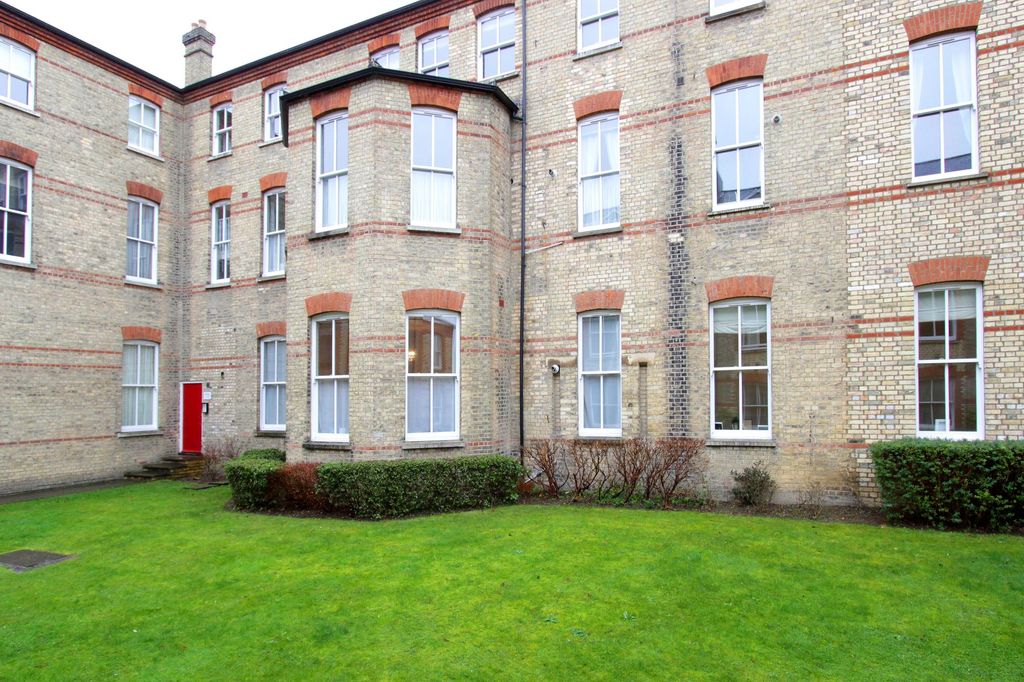 Property photo 1 of 8