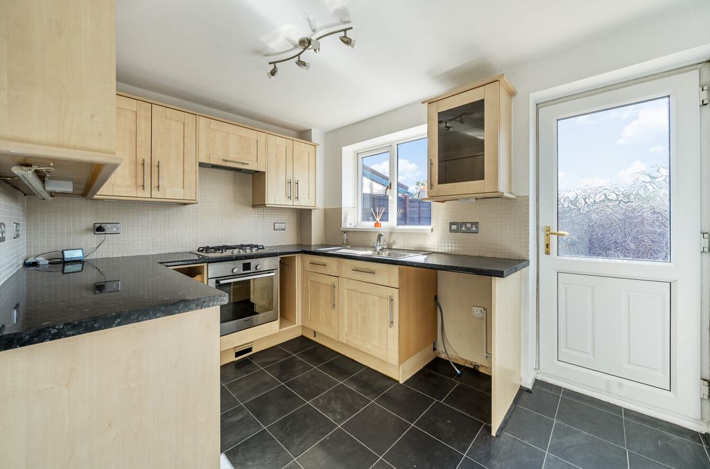 Property photo 2 of 14 1341471-12-689Dac5492410