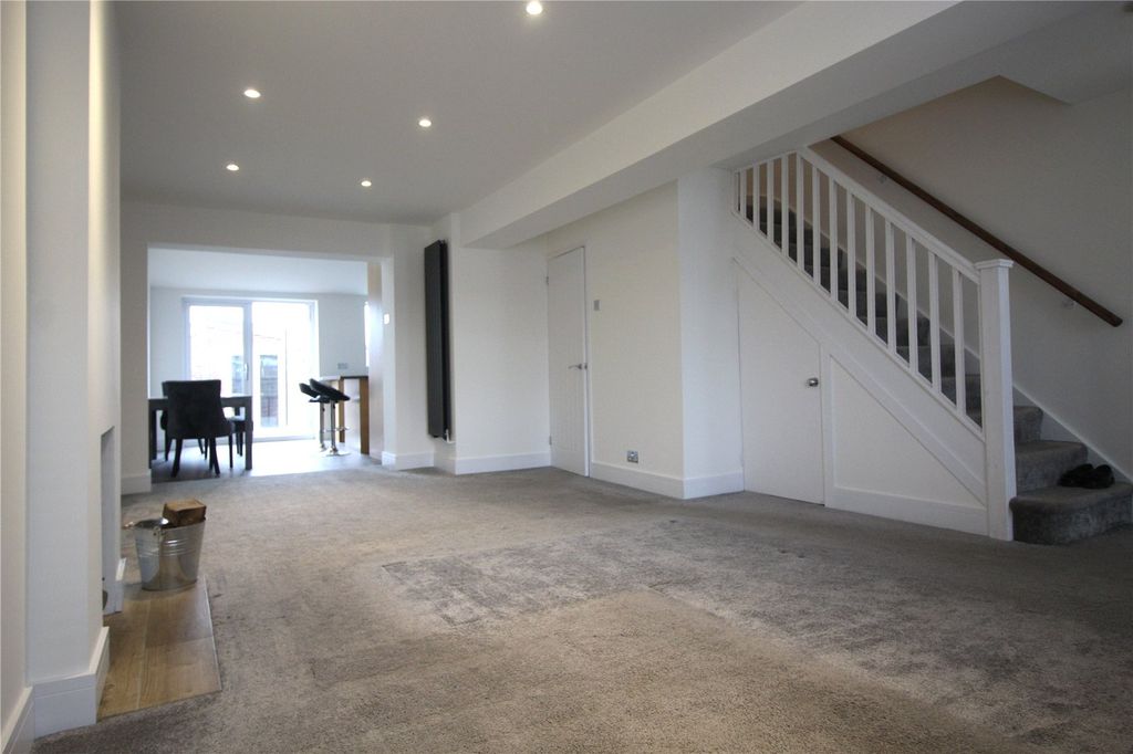 Property photo 3 of 15 Picture No. 18