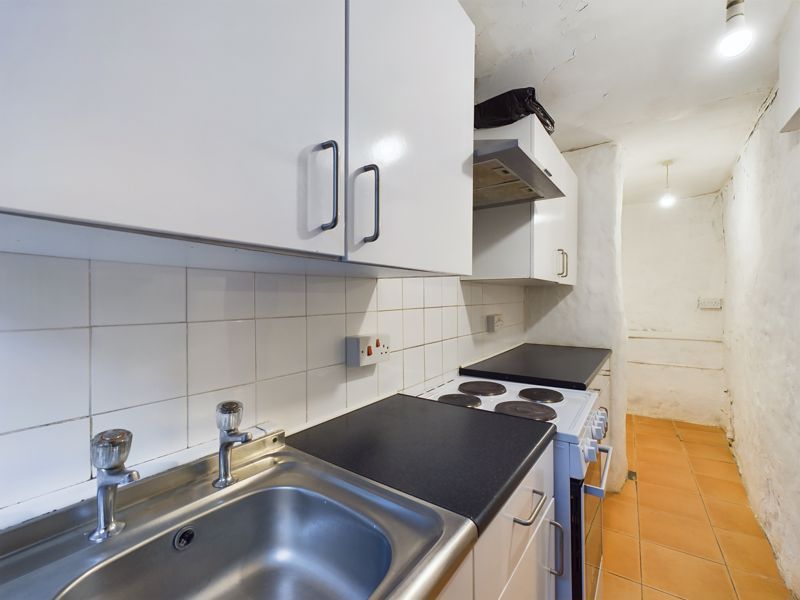 Property photo 3 of 10 Kitchen