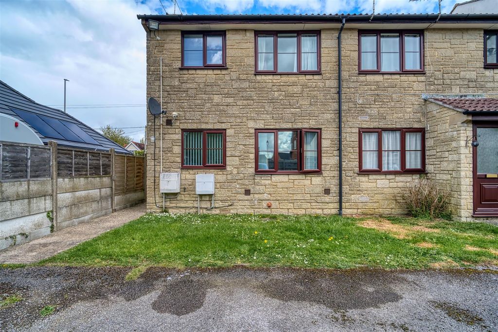 Property photo 1 of 7 Rear