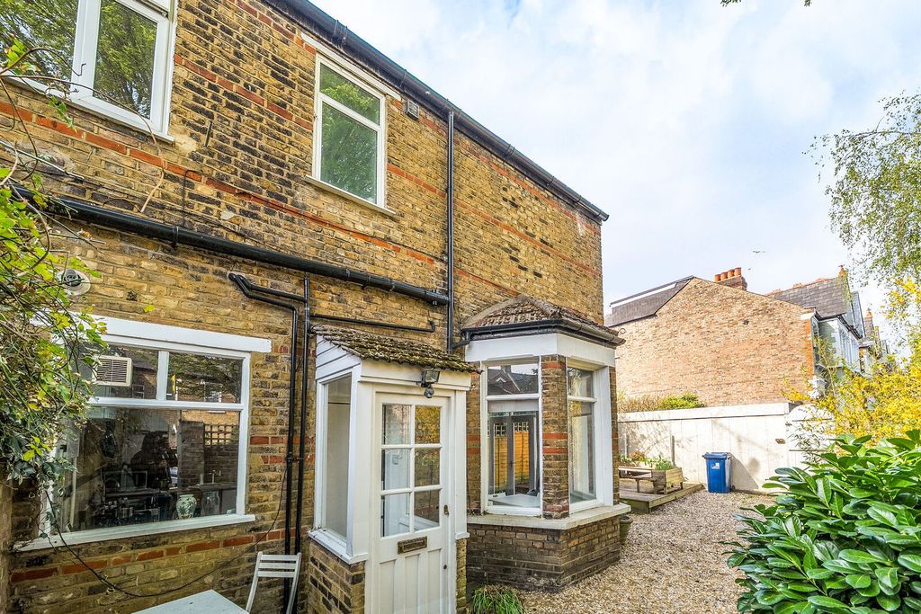 Property photo 2 of 32