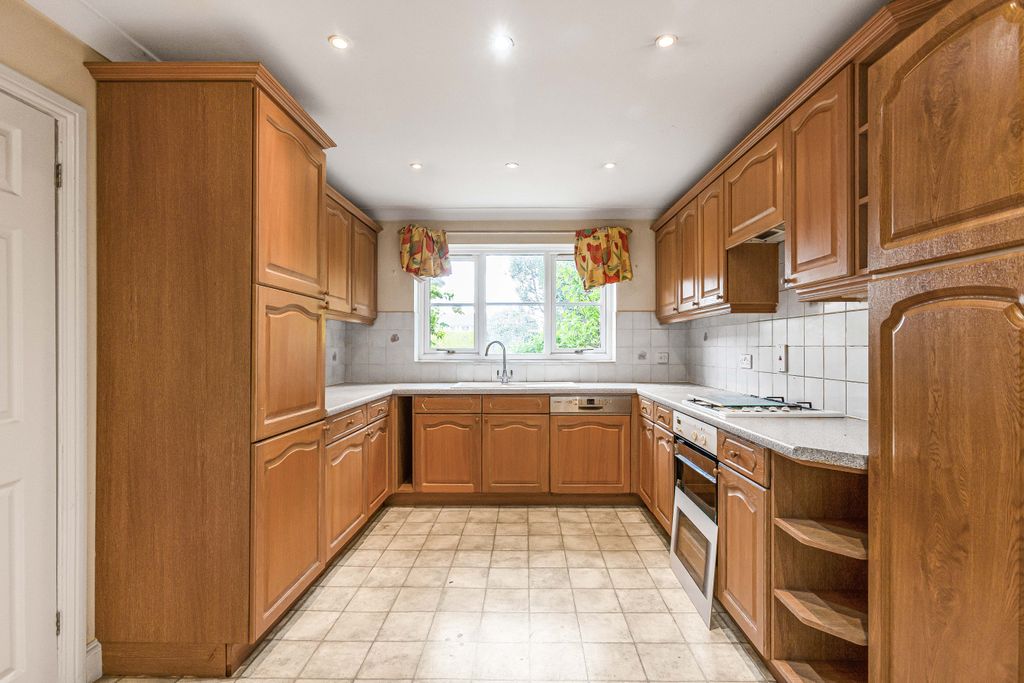 Property photo 3 of 24 Kitchen