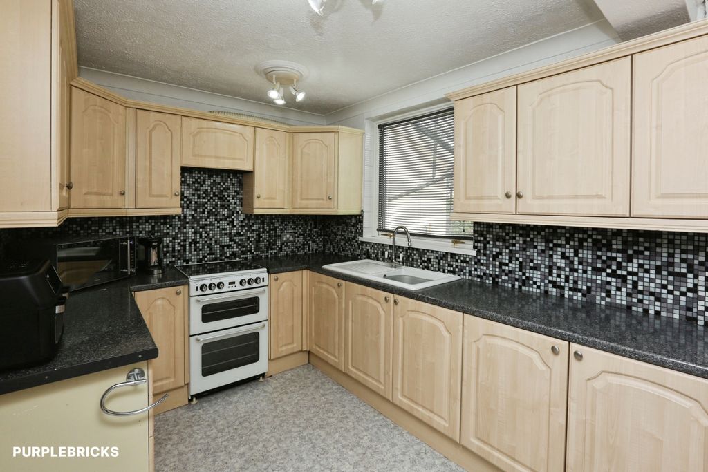 Property photo 2 of 36