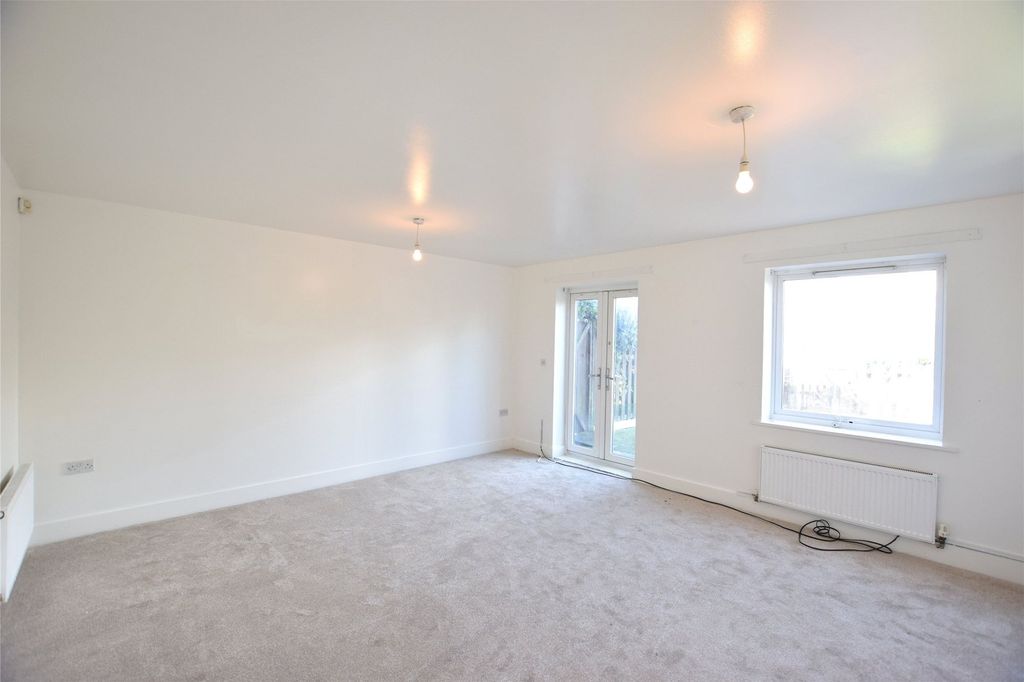 Property photo 3 of 11 Living Room