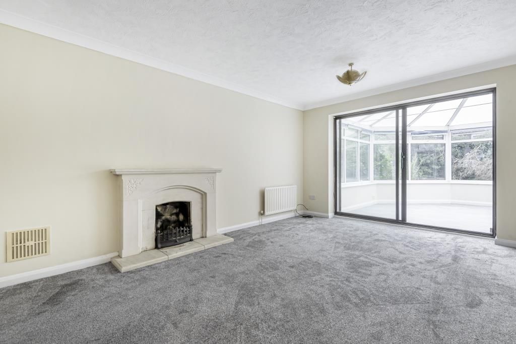 Property photo 1 of 4 Living Room