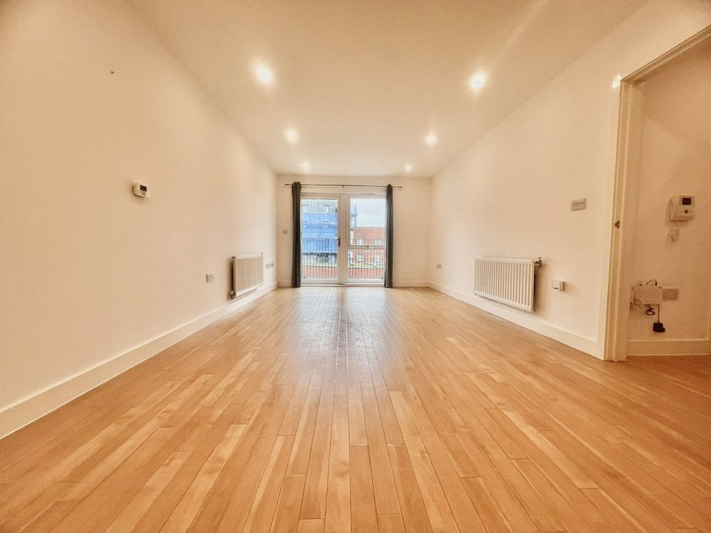 Property photo 3 of 8 Picture No. 18