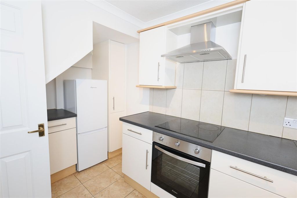 Property photo 3 of 14 Kitchen