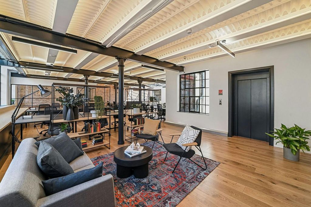 Property photo 3 of 16 Lobby Area 2nd Floor