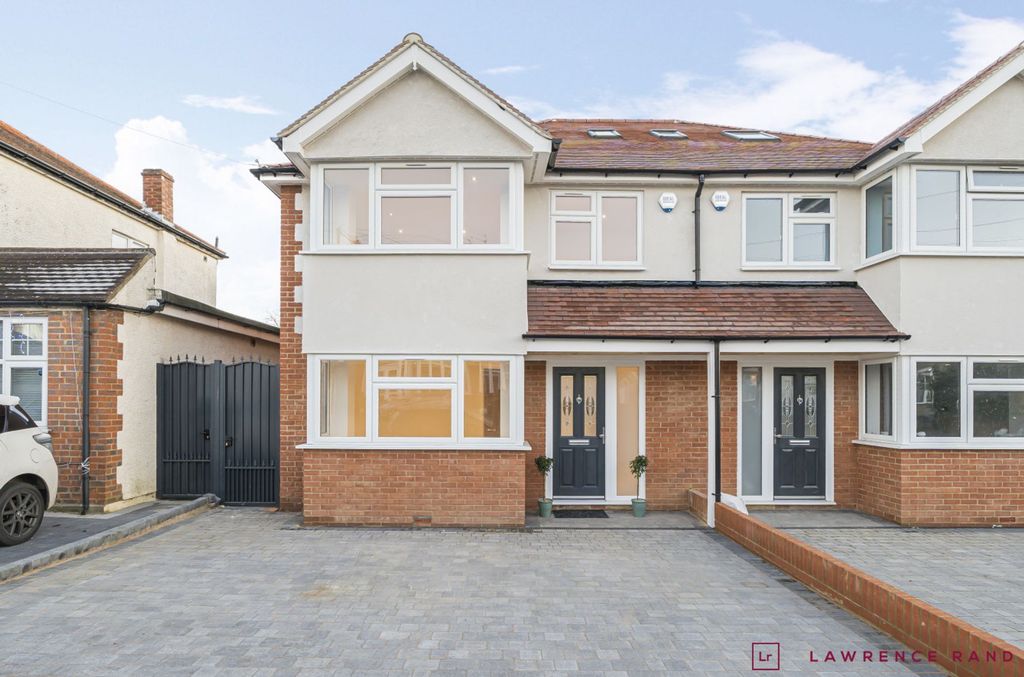 Property photo 2 of 14 28A93F49-7525-4Fa...