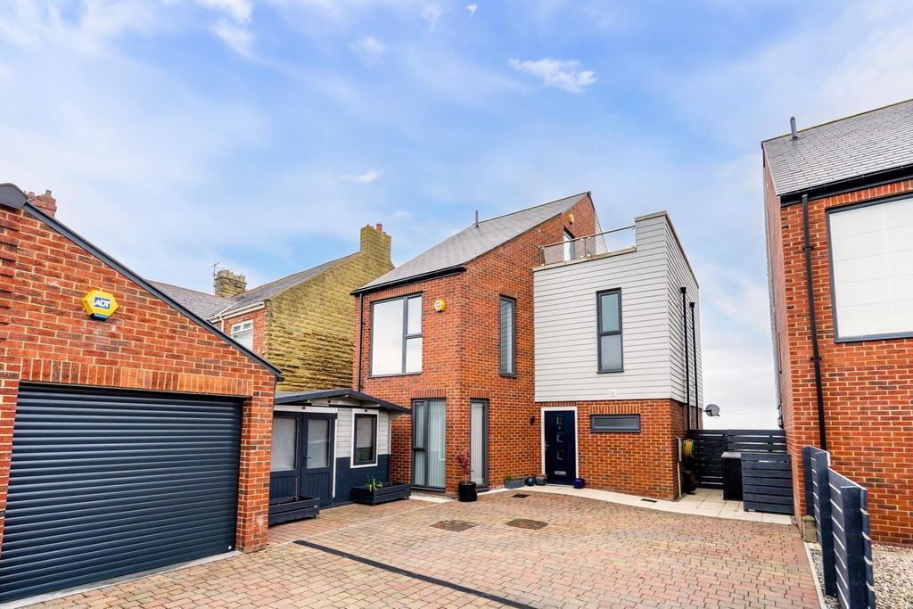 Property photo 1 of 16 External