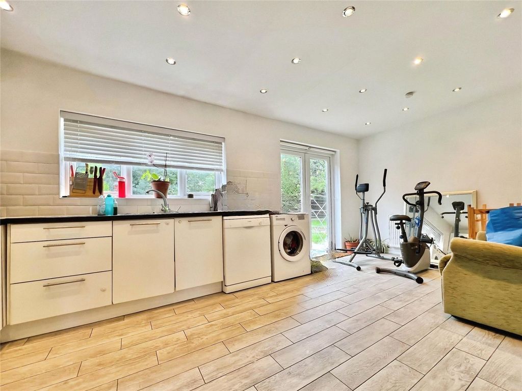 Property photo 3 of 9 #Yourmoveswanley