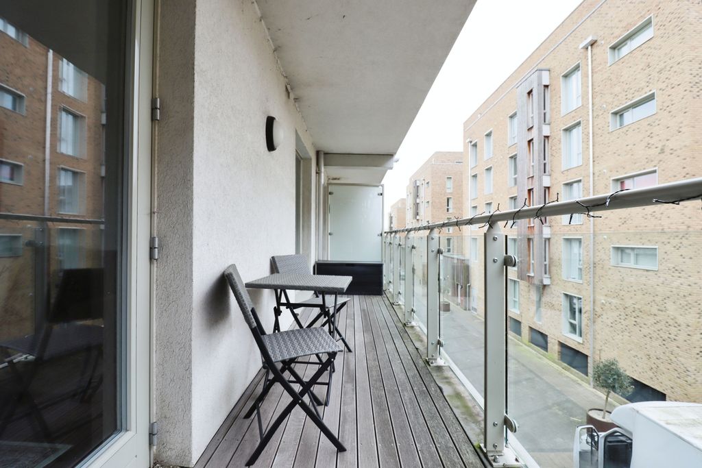 Property photo 2 of 11 Balcony